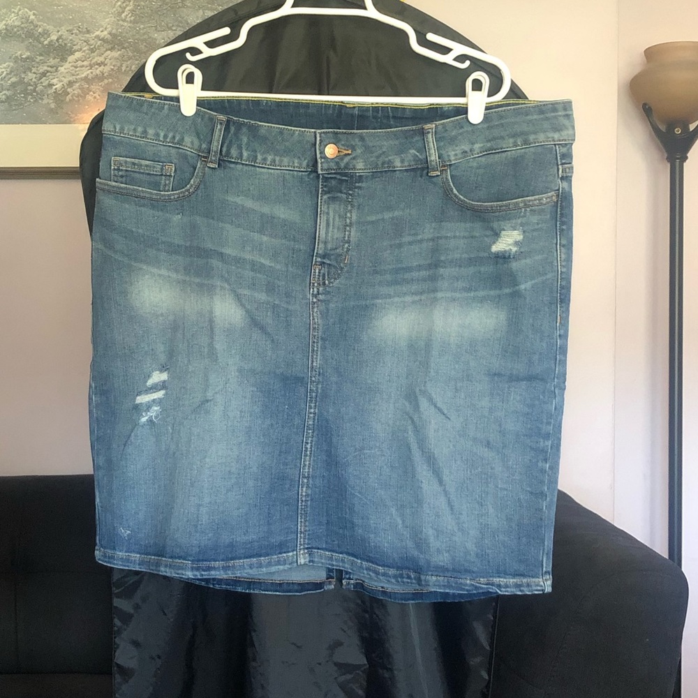Old Navy Medium Wash Ripped Denim Jean Skirt 20
